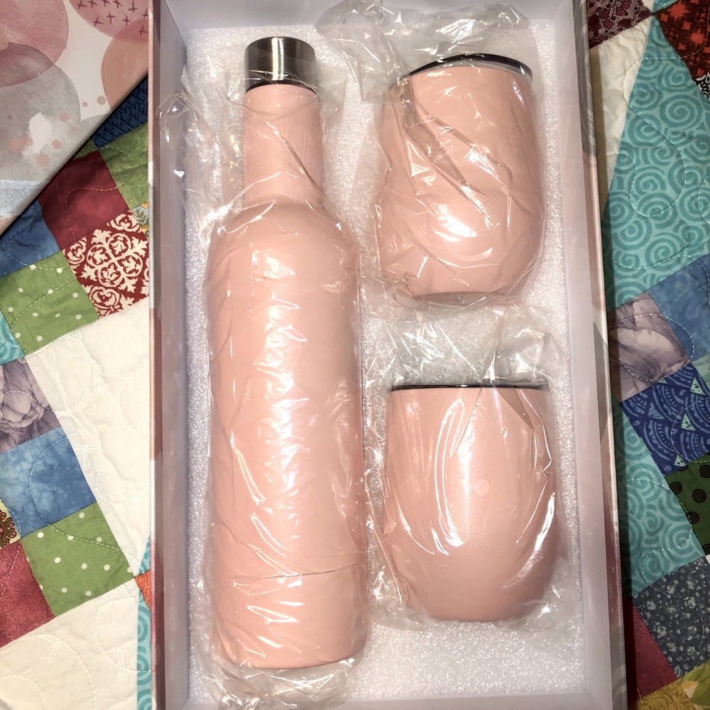Thirty-One Valentine wine gift set